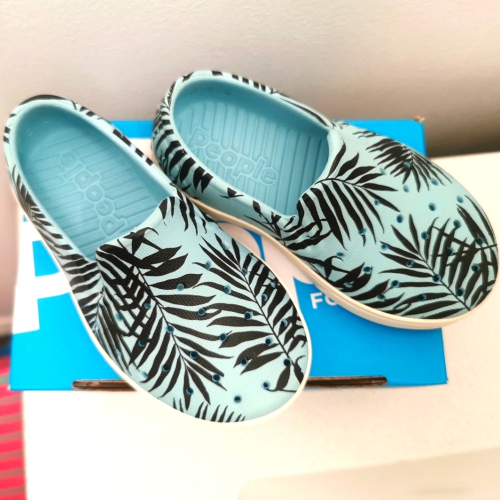 NWT People footwear